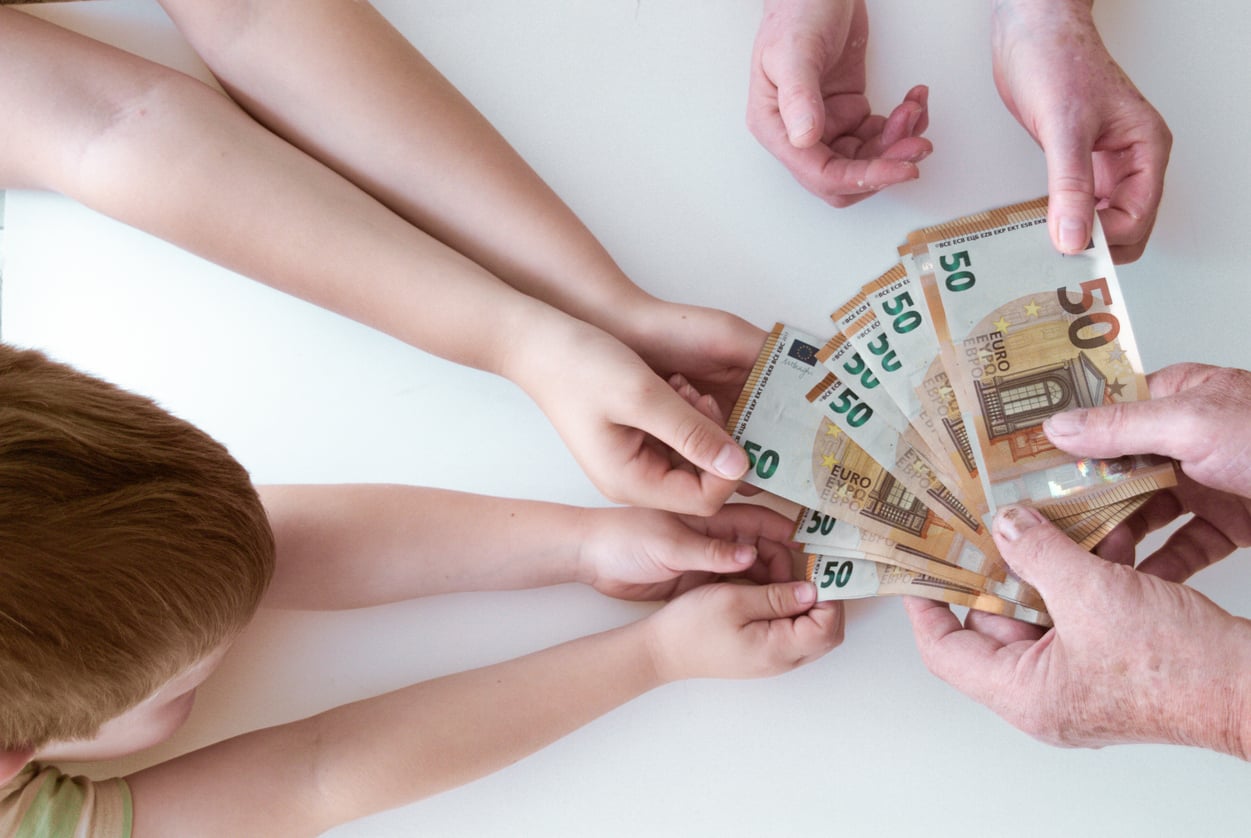 Person sending money for International Day of Family Remittances