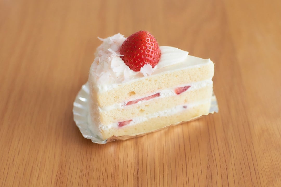 Strawberry shortcake with fresh strawberries and cream